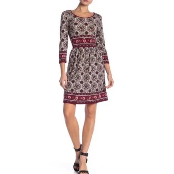 Max Studio Dresses & Skirts - Max Studio Three Quarter Sleeve Printed Midi Dress Burgundy and White size XS